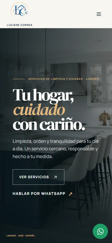 A abertura do site no celular: cabeçalho compacto com a marca e o menu, o título e os dois botões empilhados.
