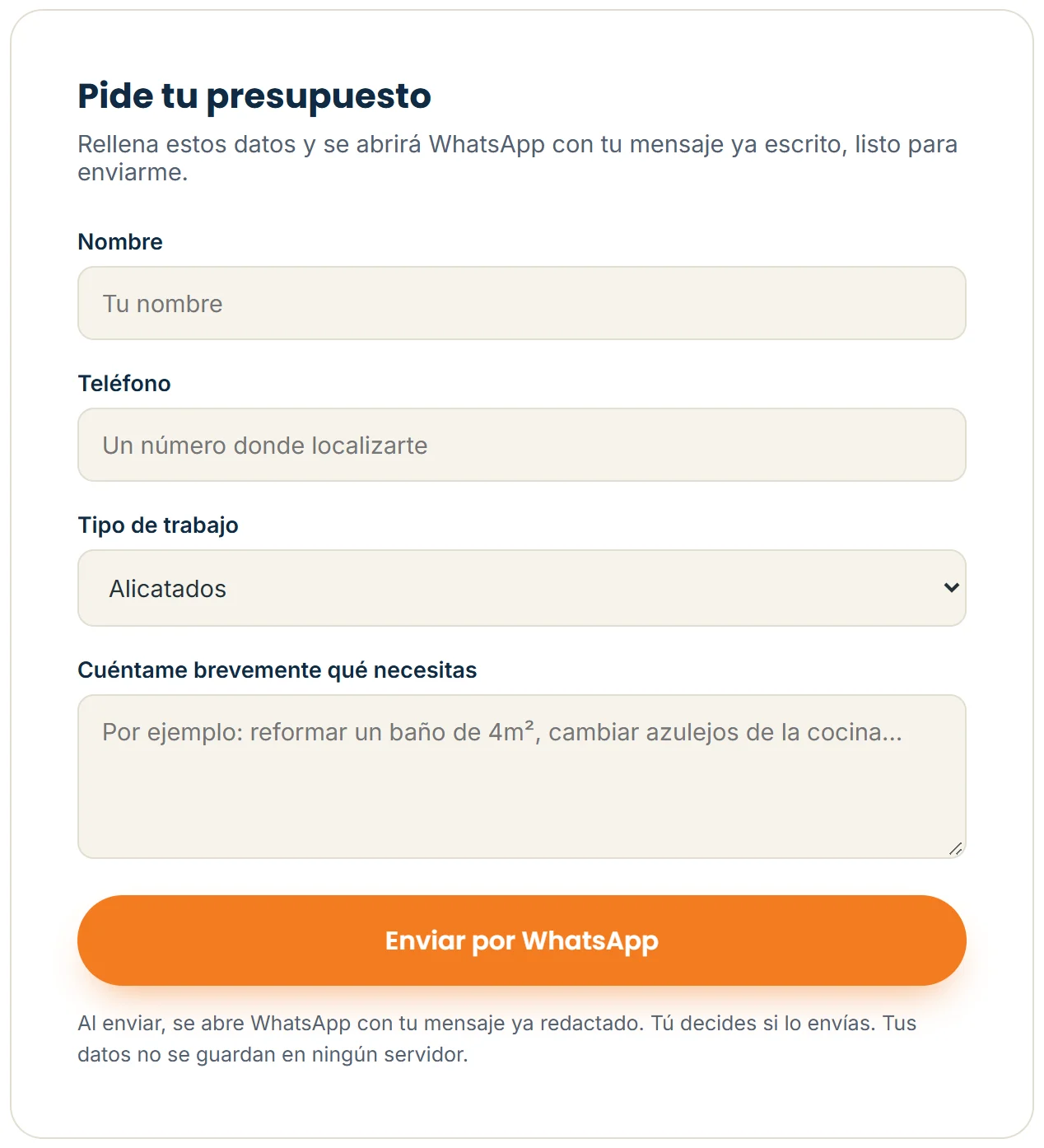 O formulário Pide tu presupuesto: nome, telefone, tipo de trabalho, uma descrição breve e o botão Enviar por WhatsApp.