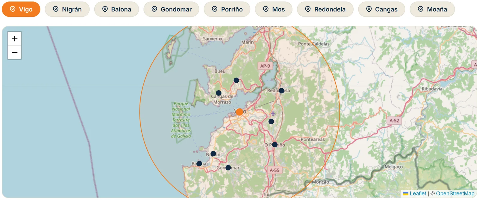 O mapa da zona de atuação: nove municípios como botões acima do mapa e, no mapa, um círculo laranja de 25 km em torno de Vigo com um marcador por município.