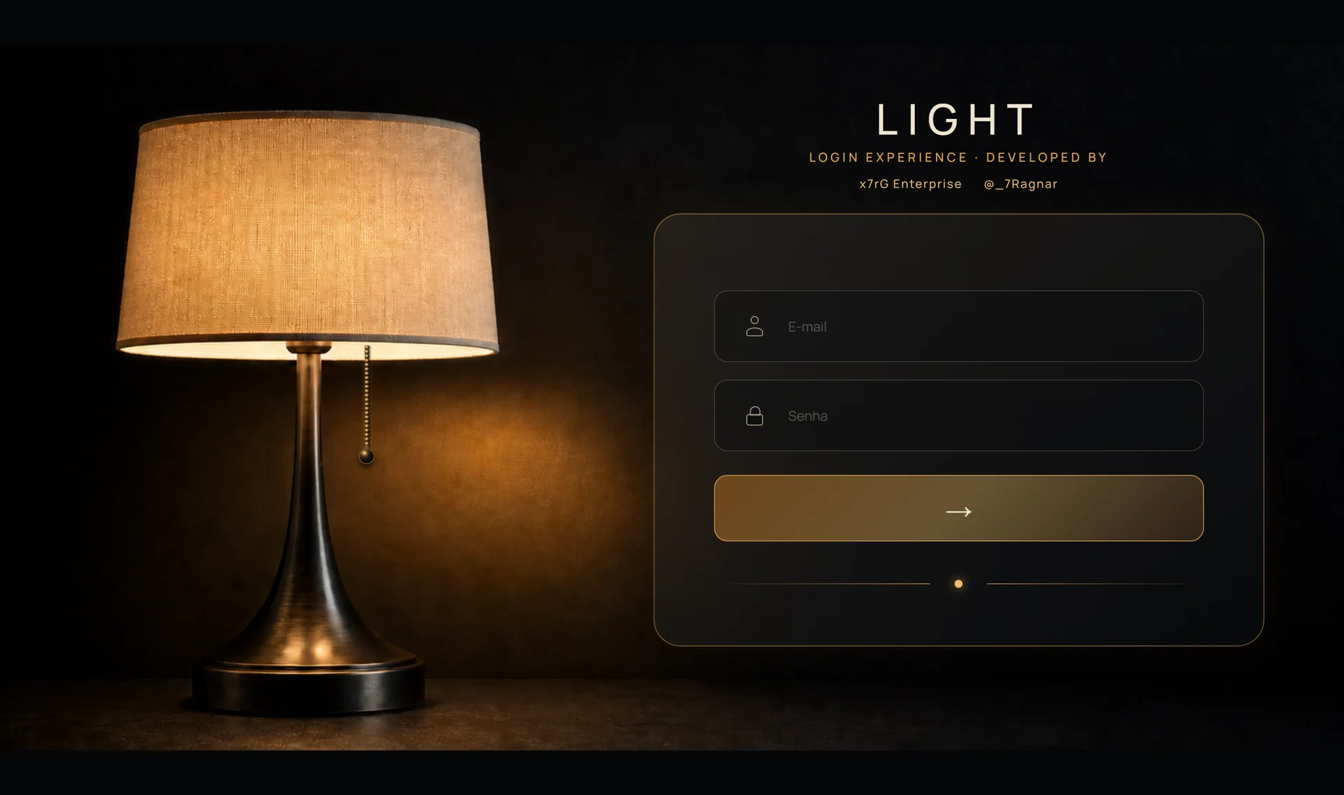 A cena do abajur com a luz acesa: a cúpula iluminada, o brilho na parede e o formulário de login, com e-mail, senha e o botão de entrar.